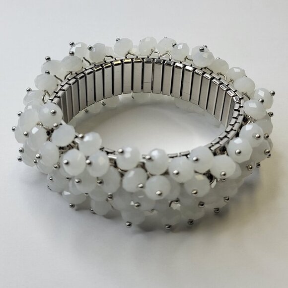 Vintage Milk Glass Stretch Bracelet - Picture 8 of 11